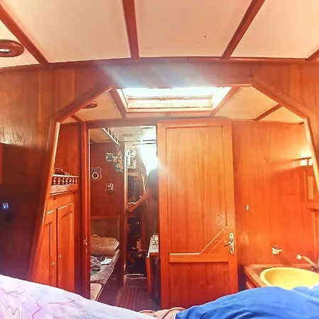 A Night On A Yacht Bådhotel Pylos